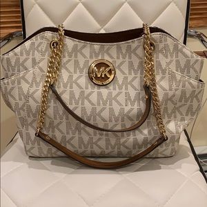 Michael Kors White Jet Set Travel Chain Tote